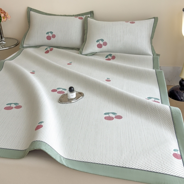 91家纺网 家纺一手货源 找家纺 印季家纺 2026新款三色提花冰爽凉感丝泡泡软席凉席席子 樱桃