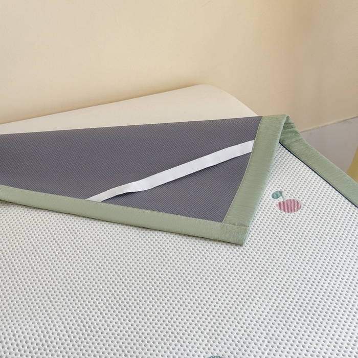 91家纺网 家纺一手货源 找家纺 印季家纺 2026新款三色提花冰爽凉感丝泡泡软席凉席席子 樱桃