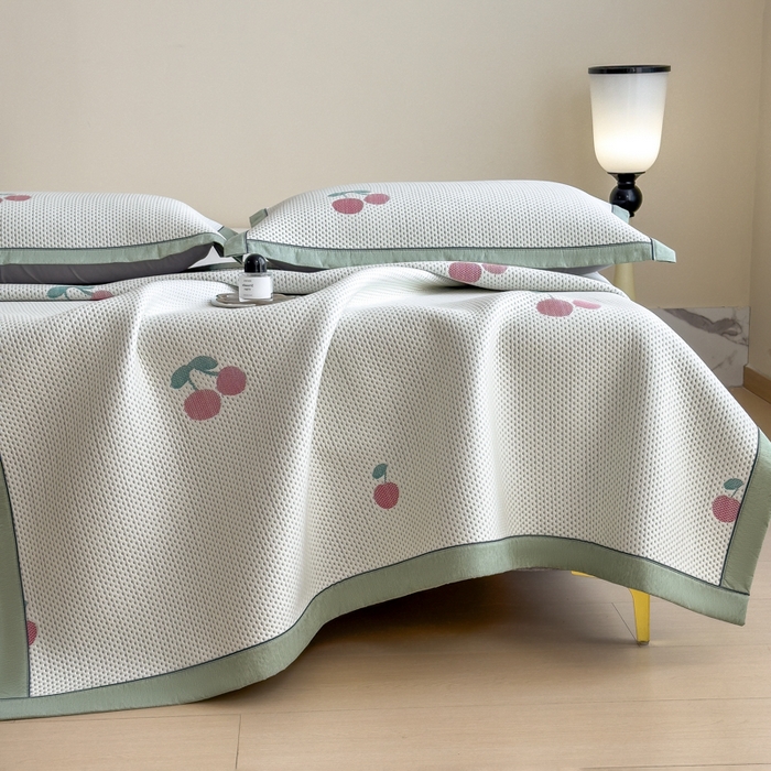 91家纺网 家纺一手货源 找家纺 印季家纺 2026新款三色提花冰爽凉感丝泡泡软席凉席席子 樱桃