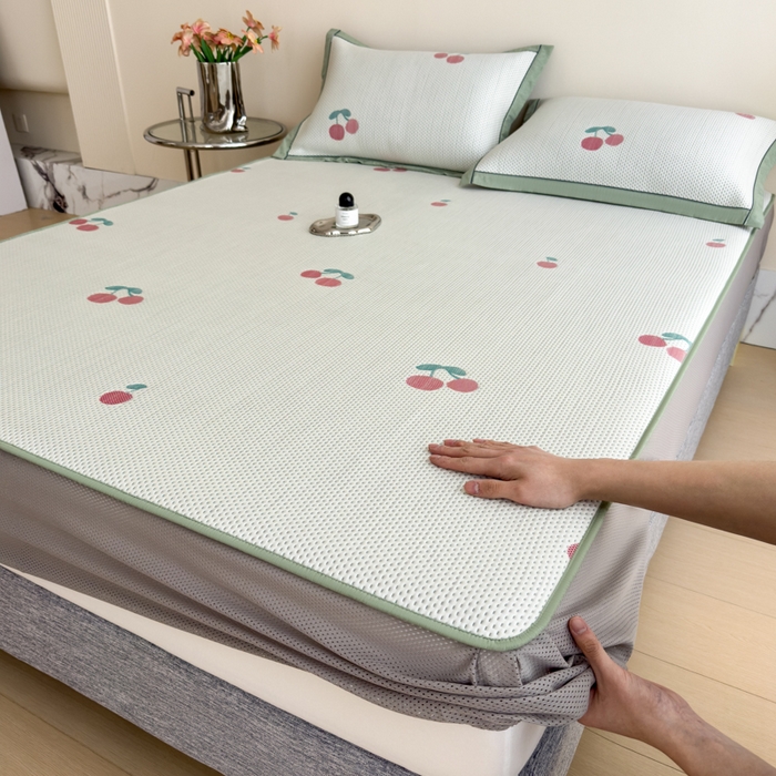 91家纺网 家纺一手货源 找家纺 印季家纺 2026新款三色提花冰爽凉感丝泡泡软席凉席席子 樱桃