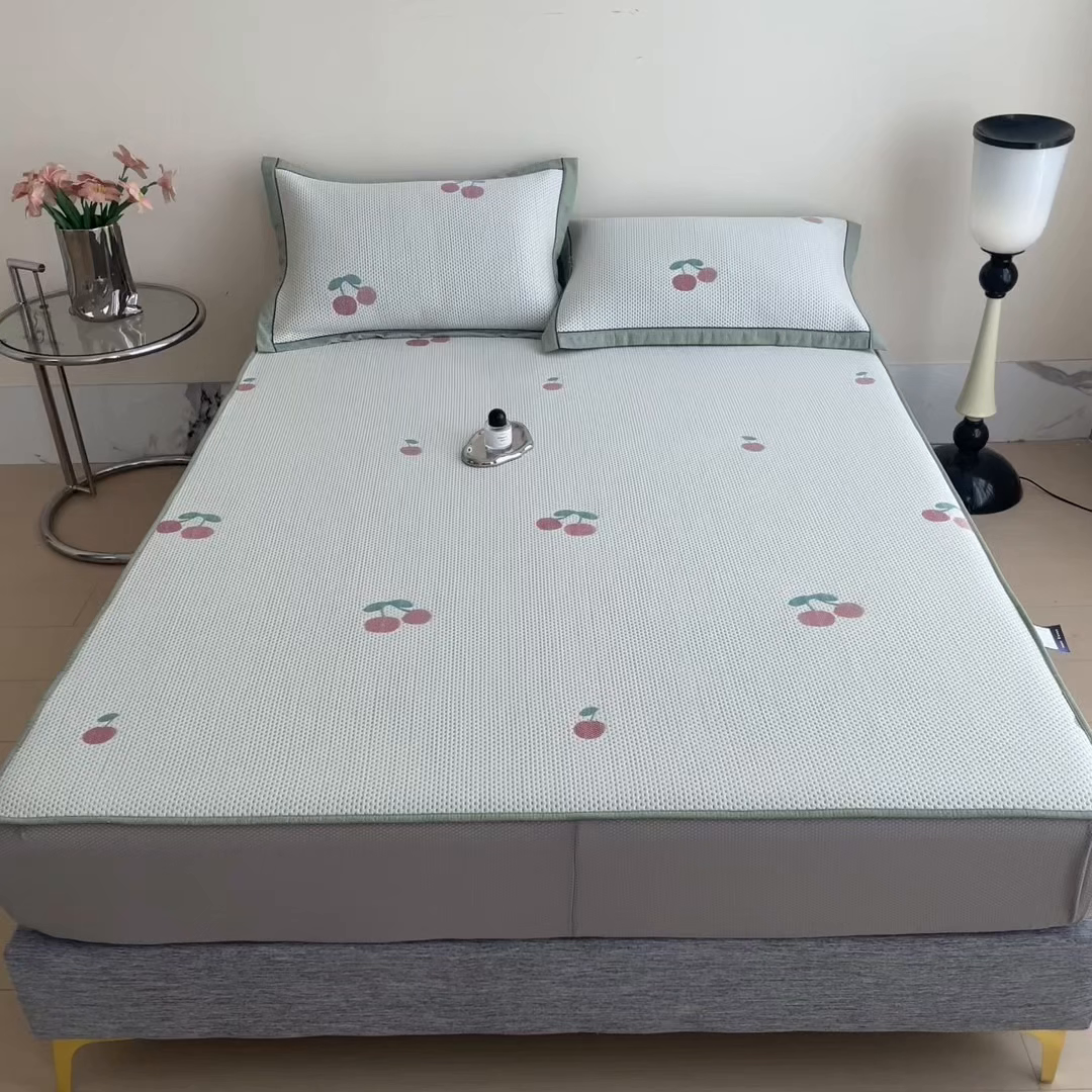 91家纺网 家纺一手货源 找家纺 印季家纺 2026新款三色提花冰爽凉感丝泡泡软席凉席席子 樱桃