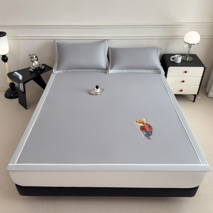 91家纺网 家纺一手货源 找家纺 （总）印季家纺 2026新款丝滑凉感绣花软席席子-洛克熊