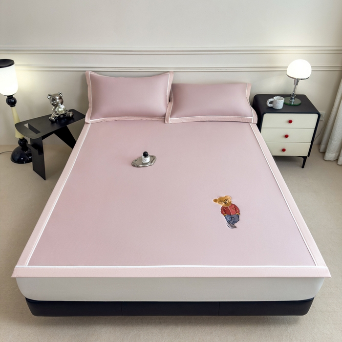 91家纺网 家纺一手货源 找家纺 （总）印季家纺 2026新款丝滑凉感绣花软席席子-洛克熊