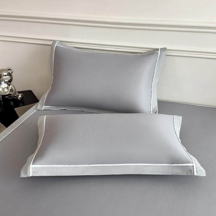 91家纺网 家纺一手货源 找家纺 印季家纺 2026新款丝滑凉感绣花软席席子-洛克熊 银灰