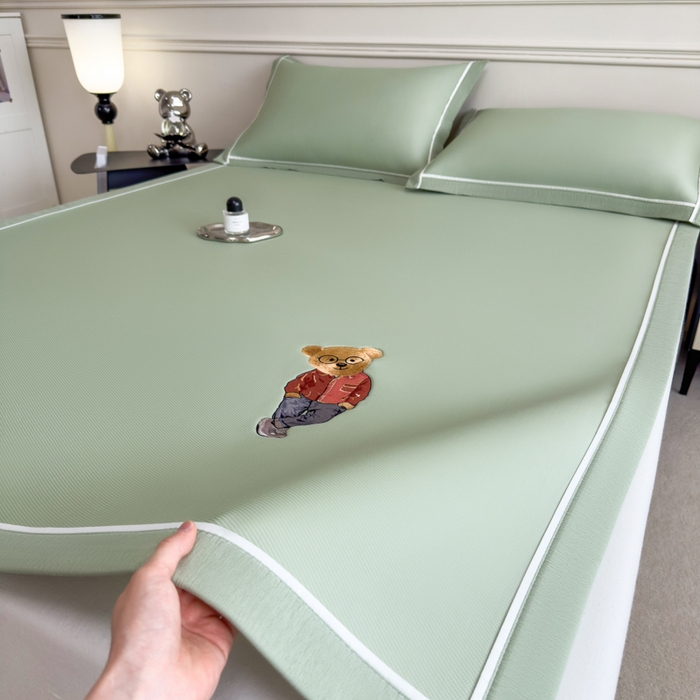 91家纺网 家纺一手货源 找家纺 印季家纺 2026新款丝滑凉感绣花软席席子-洛克熊 水绿