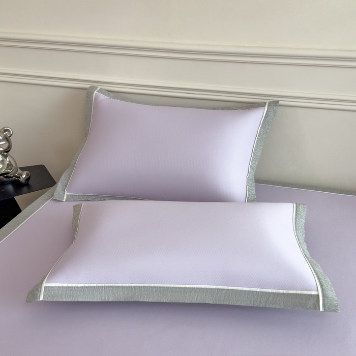 91家纺网 家纺一手货源 找家纺 印季家纺 2026新款丝滑凉感绣花软席席子-洛克熊 浅紫