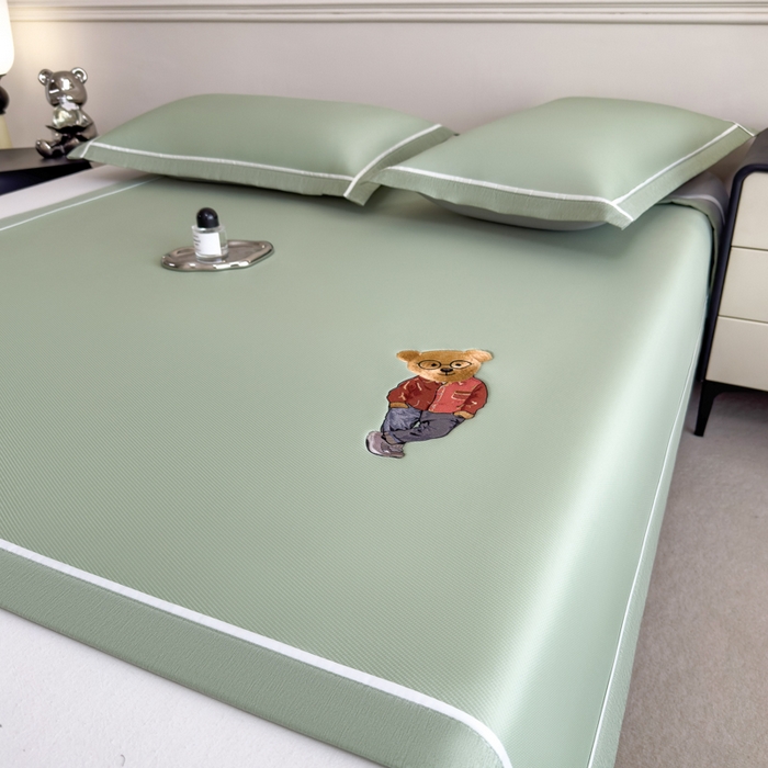 91家纺网 家纺一手货源 找家纺 印季家纺 2026新款丝滑凉感绣花软席席子-洛克熊 水绿