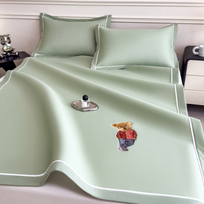 91家纺网 家纺一手货源 找家纺 印季家纺 2026新款丝滑凉感绣花软席席子-洛克熊 水绿