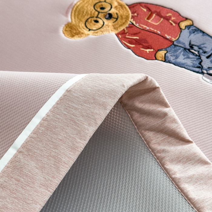 91家纺网 家纺一手货源 找家纺 印季家纺 2026新款丝滑凉感绣花软席席子-洛克熊 豆沙