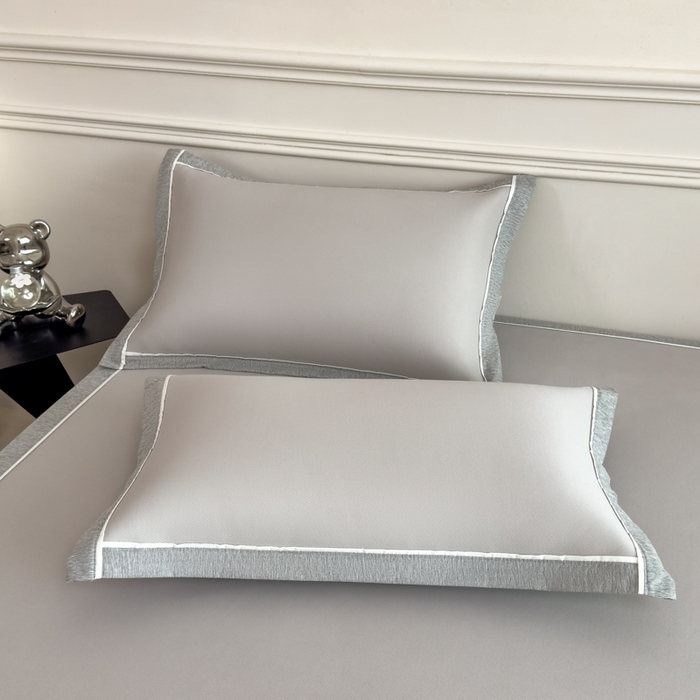 91家纺网 家纺一手货源 找家纺 印季家纺 2026新款丝滑凉感绣花软席席子-洛克熊 米灰