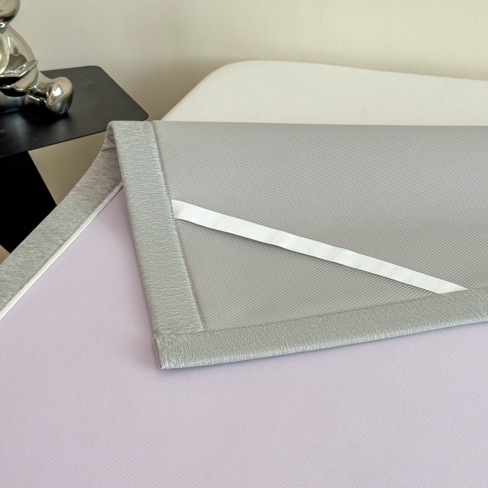 91家纺网 家纺一手货源 找家纺 印季家纺 2026新款丝滑凉感绣花软席席子-洛克熊 浅紫