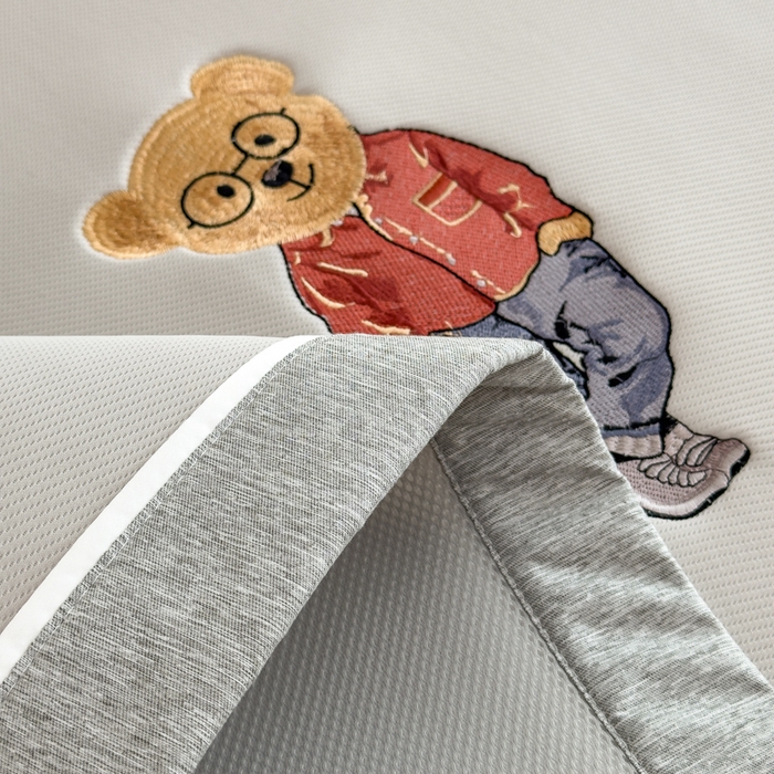 91家纺网 家纺一手货源 找家纺 印季家纺 2026新款丝滑凉感绣花软席席子-洛克熊 米灰