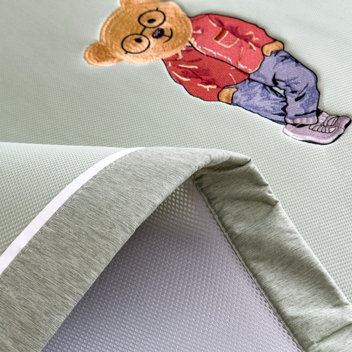 91家纺网 家纺一手货源 找家纺 印季家纺 2026新款丝滑凉感绣花软席席子-洛克熊 水绿