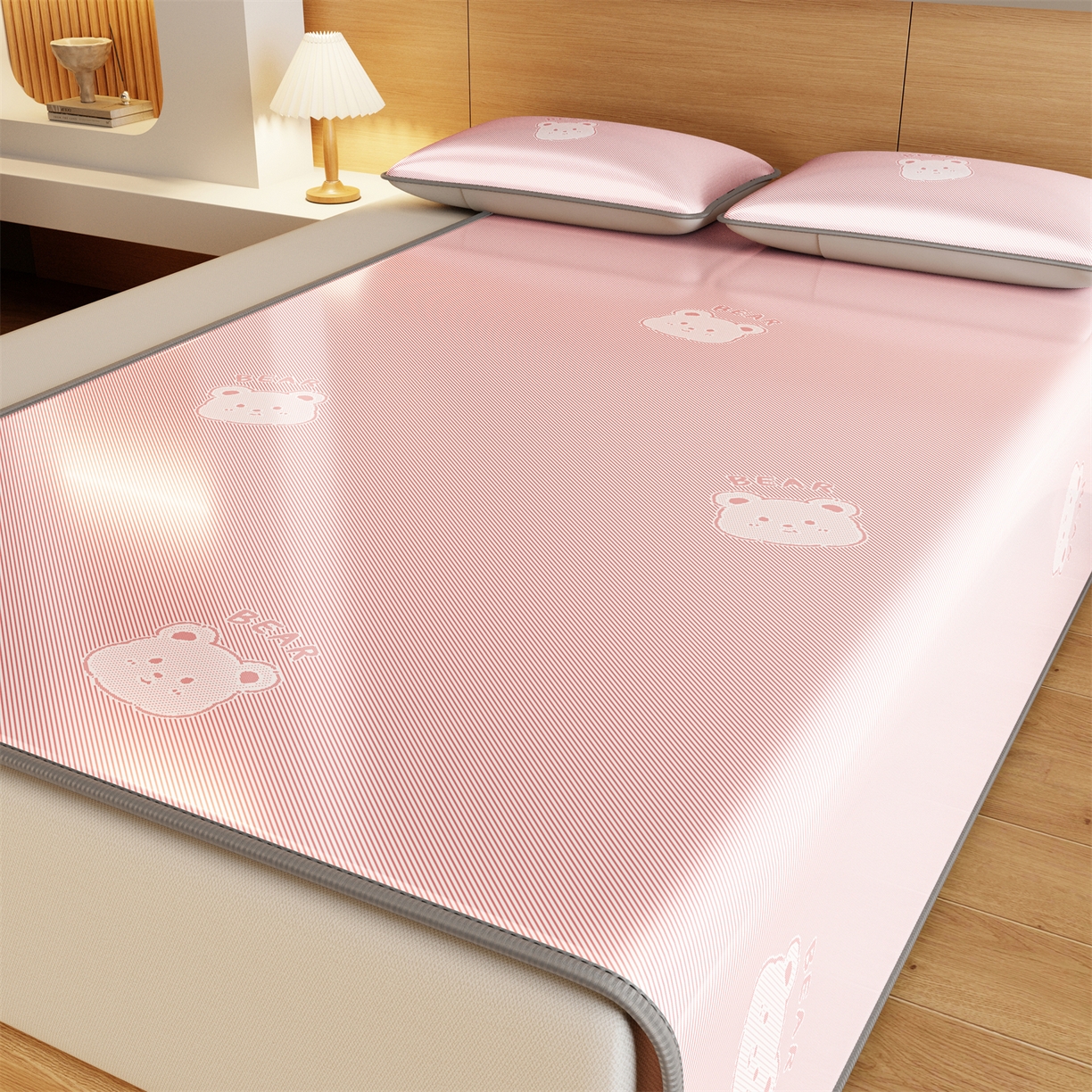 91家纺网 家纺一手货源 找家纺 源舍家纺 2026新款国标质检三明治复合糯叽叽冰丝软凉席成人床 冰丝熊-粉