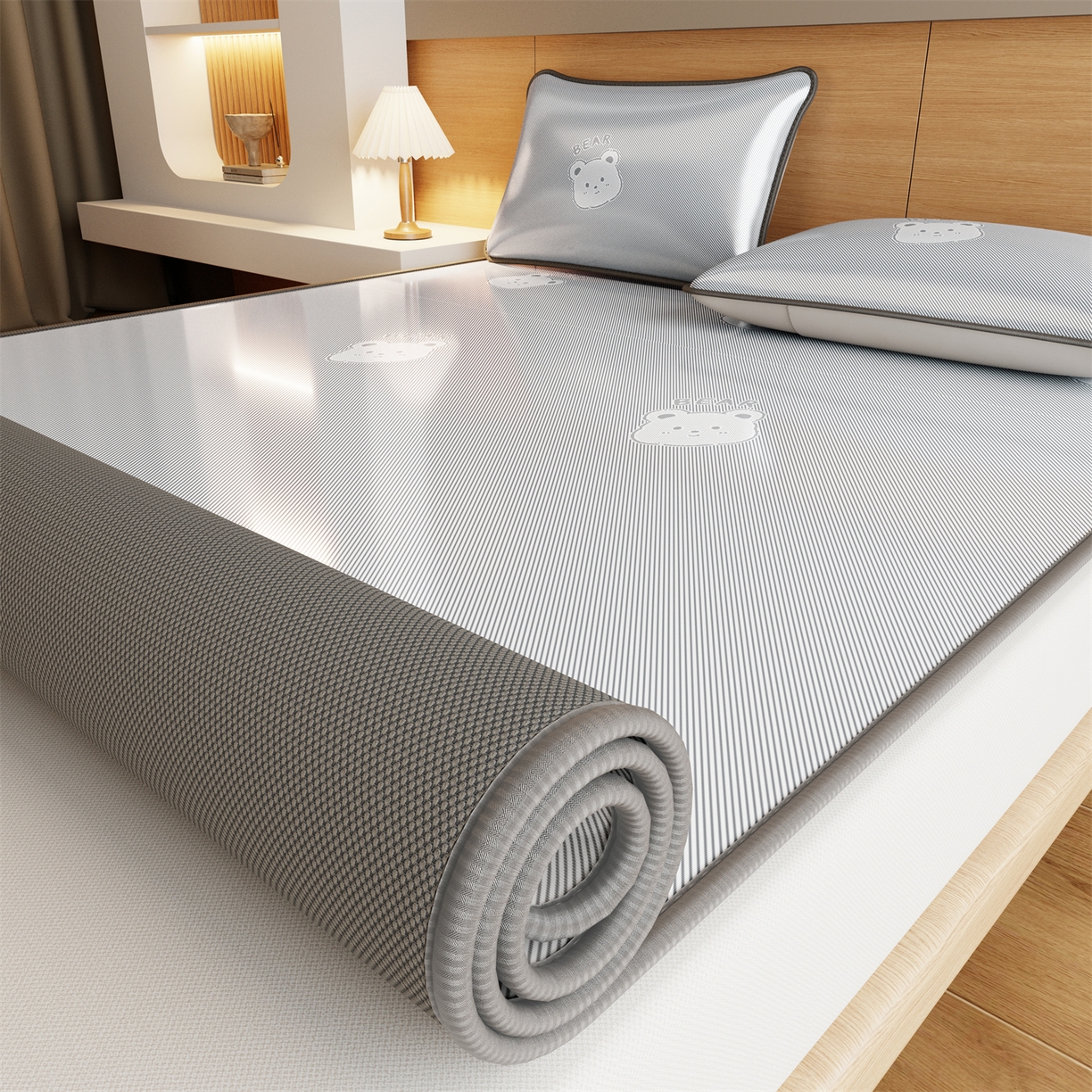 91家纺网 家纺一手货源 找家纺 源舍家纺 2026新款国标质检三明治复合糯叽叽冰丝软凉席成人床 冰丝熊-灰