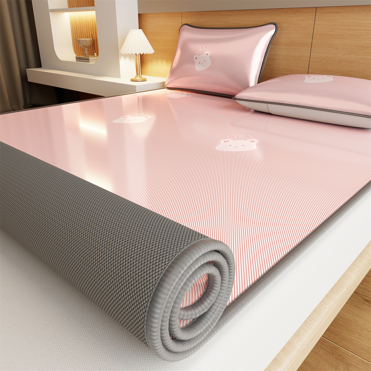 91家纺网 家纺一手货源 找家纺 源舍家纺 2026新款国标质检三明治复合糯叽叽冰丝软凉席成人床 冰丝熊-粉