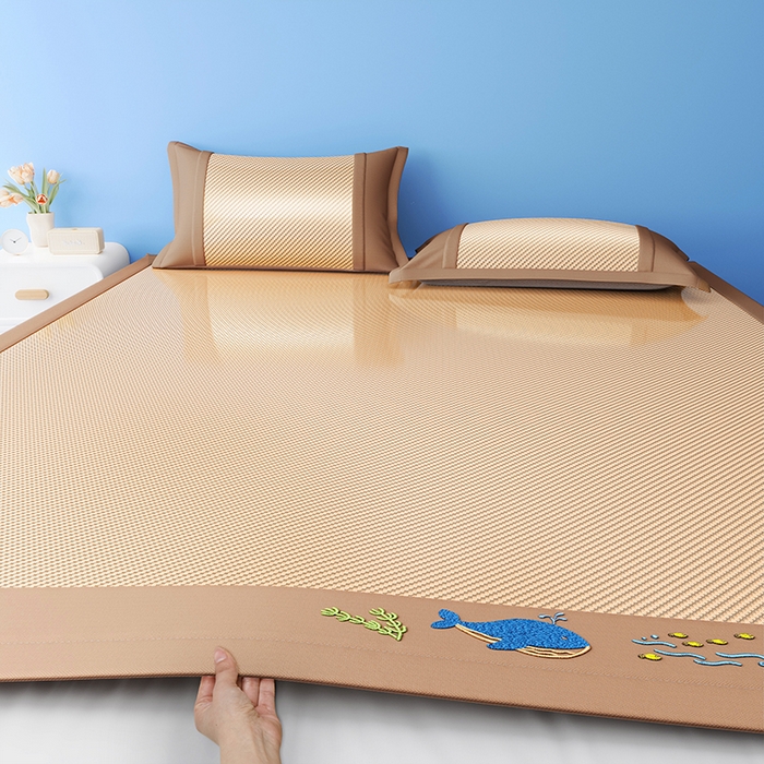 91家纺网 家纺一手货源 找家纺 （总）印季家纺 2026新款可机洗布面绣花冰藤席凉席席子-海底世界