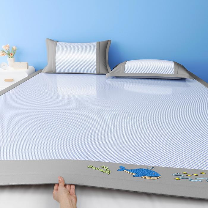 91家纺网 家纺一手货源 找家纺 （总）印季家纺 2026新款可机洗布面绣花冰藤席凉席席子-海底世界