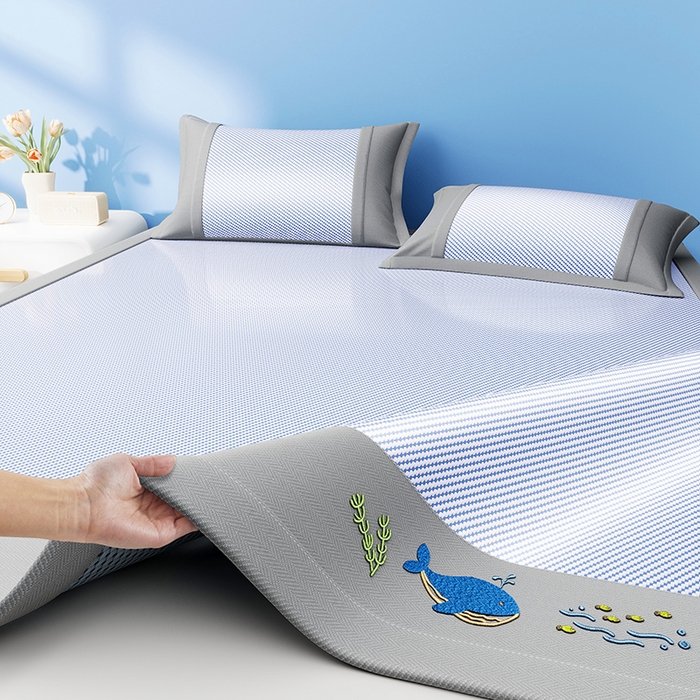 91家纺网 家纺一手货源 找家纺 印季家纺 2026新款可机洗布面绣花冰藤席凉席席子-海底世界 海底世界-天蓝