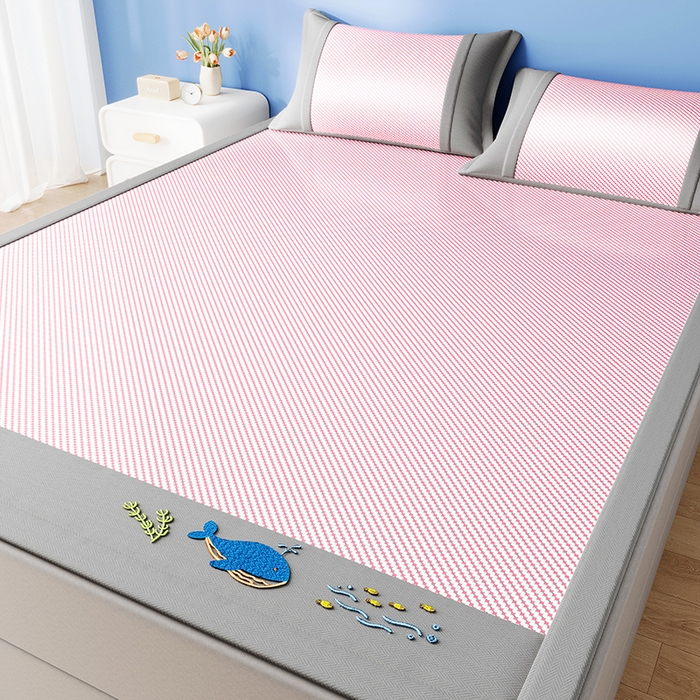 91家纺网 家纺一手货源 找家纺 （总）印季家纺 2026新款可机洗布面绣花冰藤席凉席席子-海底世界