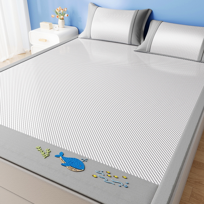 91家纺网 家纺一手货源 找家纺 印季家纺 2026新款可机洗布面绣花冰藤席凉席席子-海底世界 海底世界-银灰