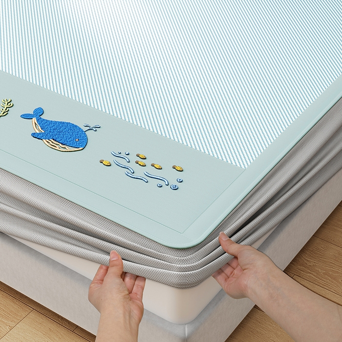 91家纺网 家纺一手货源 找家纺 印季家纺 2026新款可机洗布面绣花冰藤席凉席席子-海底世界 海底世界-水绿