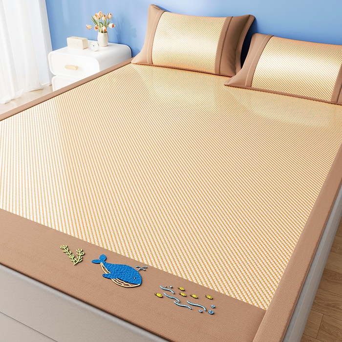 91家纺网 家纺一手货源 找家纺 印季家纺 2026新款可机洗布面绣花冰藤席凉席席子-海底世界 海底世界-咖啡