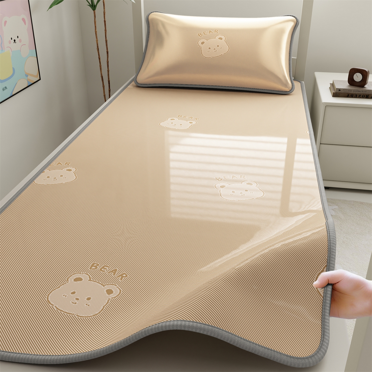 91家纺网 家纺一手货源 找家纺 源舍家纺 2026新款国标质检三明治复合糯叽叽冰丝软凉席学生床 冰丝熊-咖