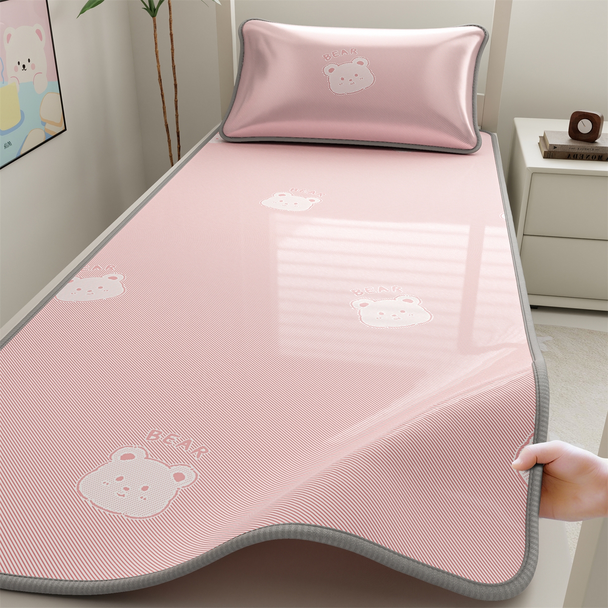 源舍家纺 2026新款国标质检三明治复合糯叽叽冰丝软凉席学生床 冰丝熊-粉