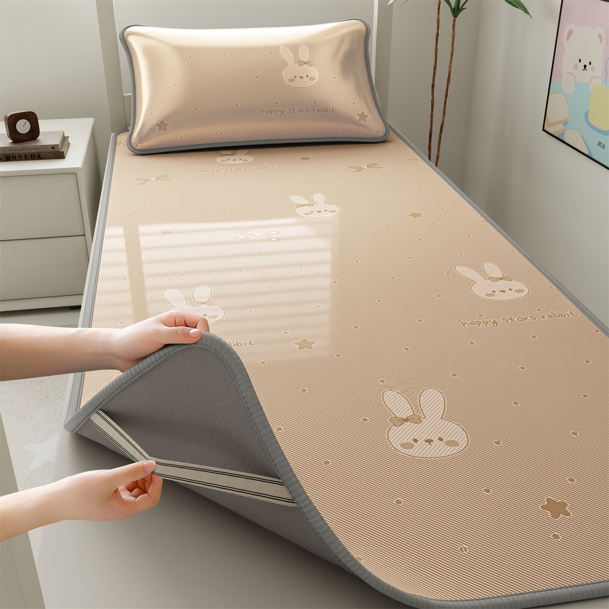 91家纺网 家纺一手货源 找家纺 源舍家纺 2026新款国标质检三明治复合糯叽叽冰丝软凉席学生床 冰丝兔-咖