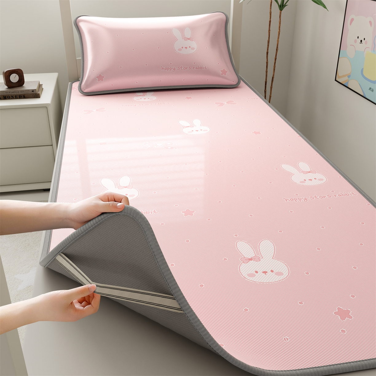 91家纺网 家纺一手货源 找家纺 源舍家纺 2026新款国标质检三明治复合糯叽叽冰丝软凉席学生床 冰丝兔-粉