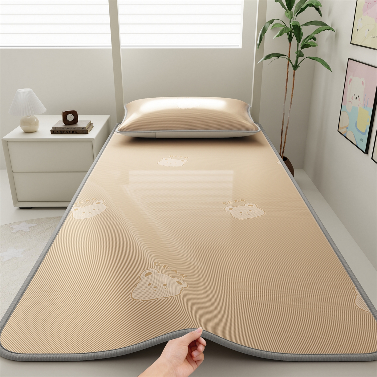 91家纺网 家纺一手货源 找家纺 源舍家纺 2026新款国标质检三明治复合糯叽叽冰丝软凉席学生床 冰丝熊-咖