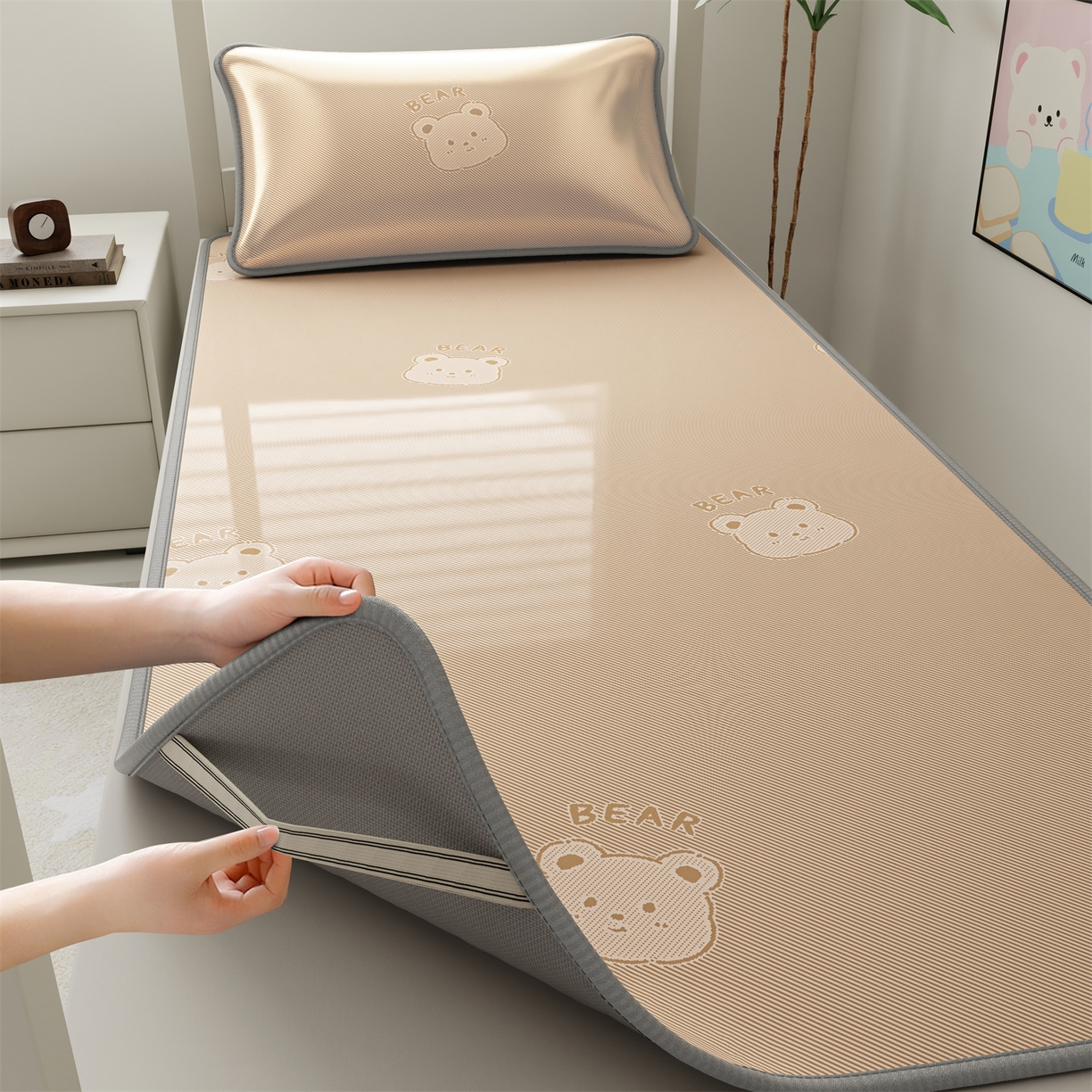 91家纺网 家纺一手货源 找家纺 源舍家纺 2026新款国标质检三明治复合糯叽叽冰丝软凉席学生床 冰丝熊-咖