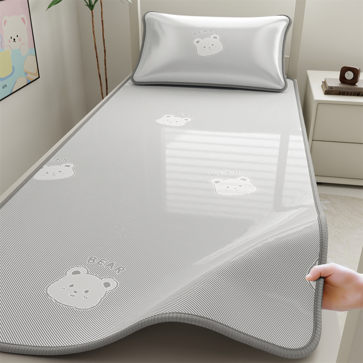 源舍家纺 2026新款国标质检三明治复合糯叽叽冰丝软凉席学生床 冰丝熊-灰