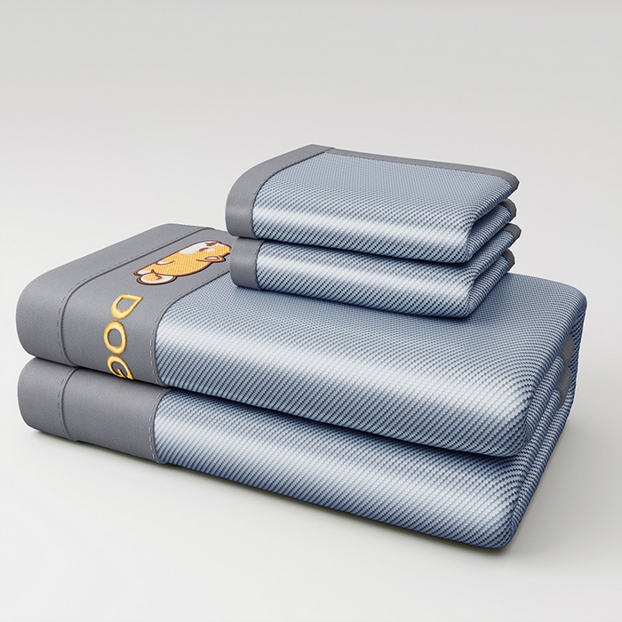 91家纺网 家纺一手货源 找家纺 印季家纺 2026新款可机洗刺绣冰藤凉席席子童席 幸运狗-雾霾蓝