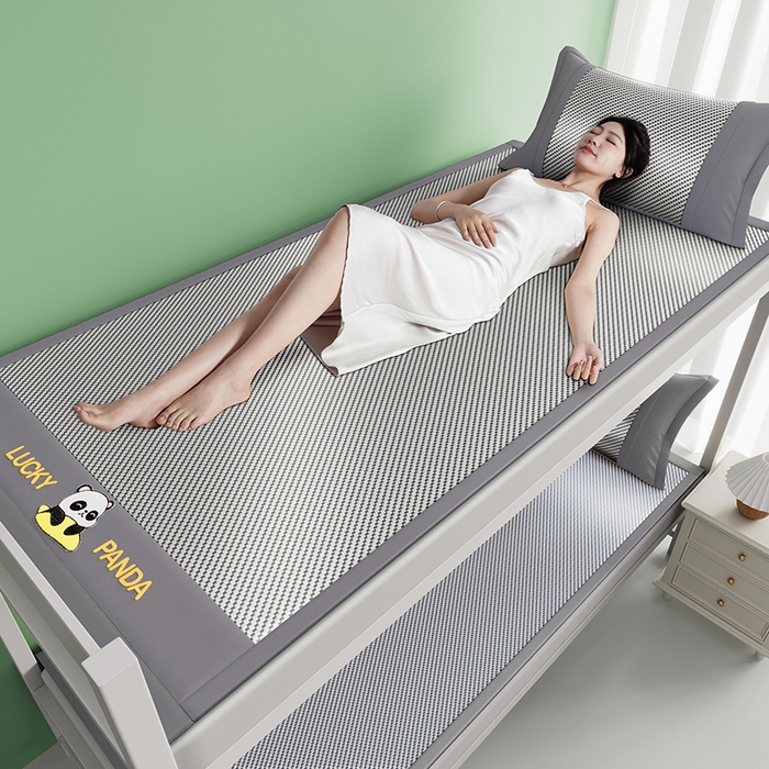 91家纺网 家纺一手货源 找家纺 印季家纺 2026新款可机洗刺绣冰藤凉席席子童席 熊猫-银灰