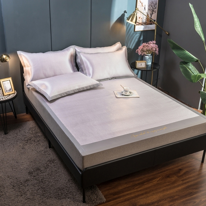 91家纺网 家纺一手货源 找家纺 印季家纺 2026新款刺绣款冰藤席 浅紫