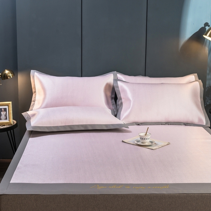 91家纺网 家纺一手货源 找家纺 印季家纺 2026新款刺绣款冰藤席 浅粉