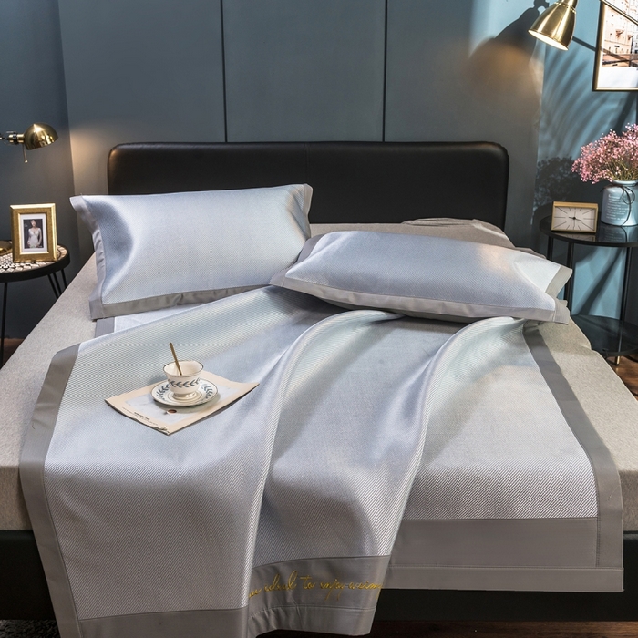 91家纺网 家纺一手货源 找家纺 印季家纺 2026新款刺绣款冰藤席 天蓝