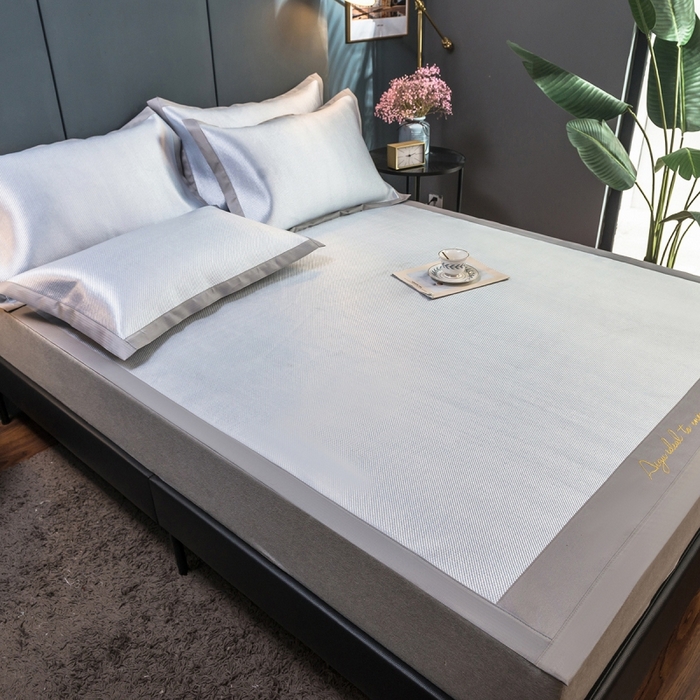 91家纺网 家纺一手货源 找家纺 印季家纺 2026新款刺绣款冰藤席 天蓝