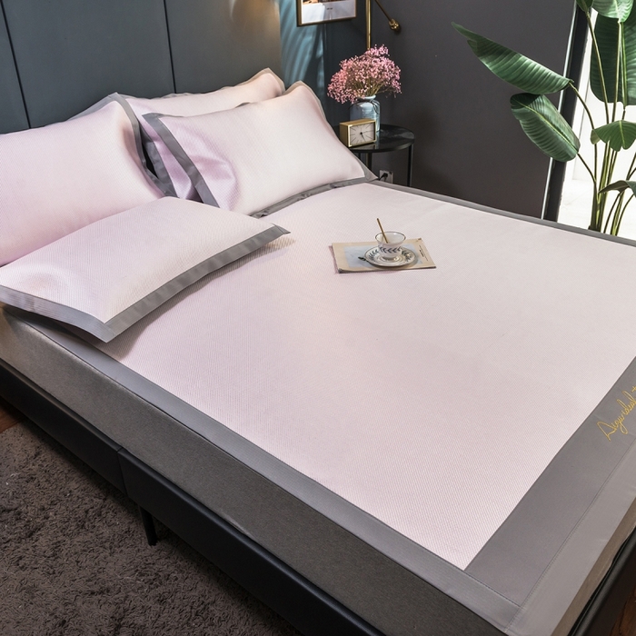 91家纺网 家纺一手货源 找家纺 印季家纺 2026新款刺绣款冰藤席 浅粉