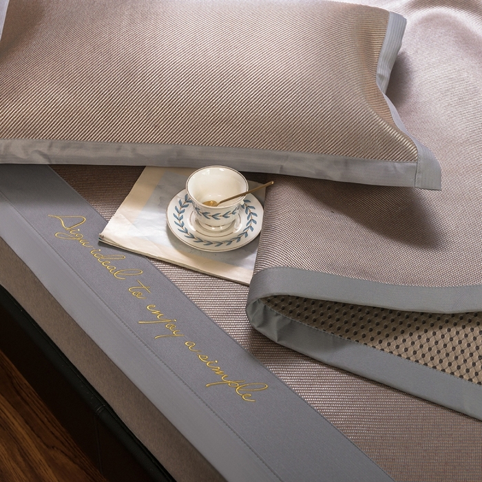 91家纺网 家纺一手货源 找家纺 印季家纺 2026新款刺绣款冰藤席 咖啡