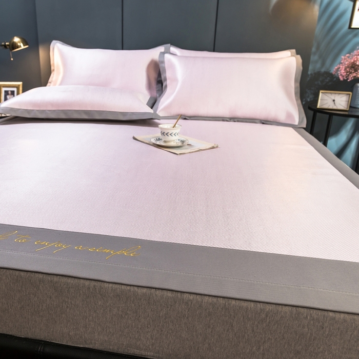 91家纺网 家纺一手货源 找家纺 印季家纺 2026新款刺绣款冰藤席 浅粉