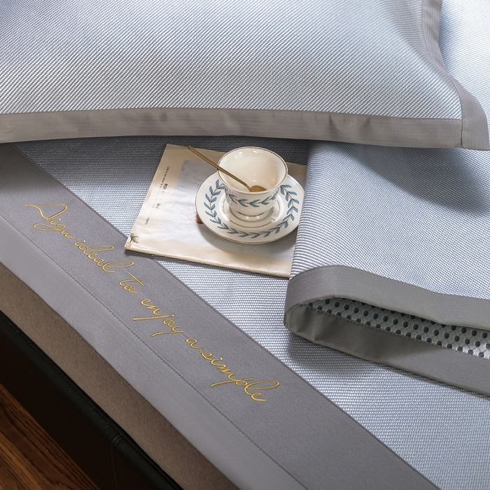 91家纺网 家纺一手货源 找家纺 印季家纺 2026新款刺绣款冰藤席 天蓝