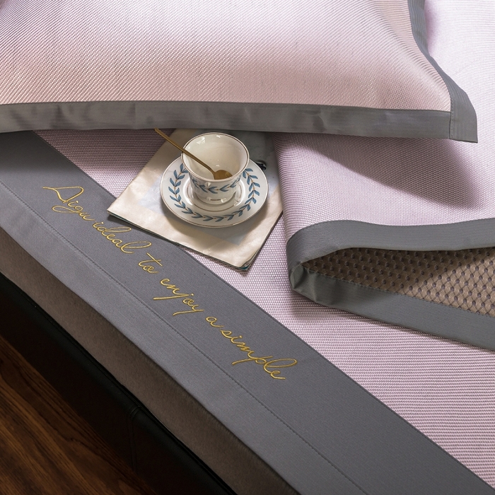 91家纺网 家纺一手货源 找家纺 印季家纺 2026新款刺绣款冰藤席 浅粉