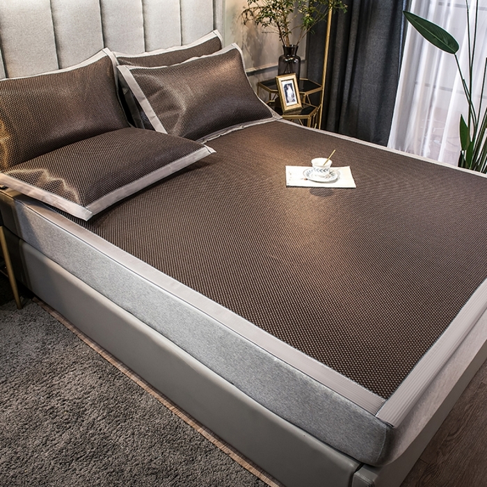 91家纺网 家纺一手货源 找家纺 印季家纺 2026新款高端养生冰藤席席子凉席 深咖小点