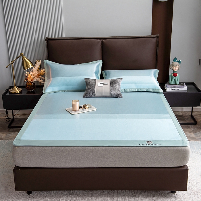 91家纺网 家纺一手货源 找家纺 印季家纺 2026新款清凉舒适拼色加密冰藤床裙款凉席 条纹-蓝绿