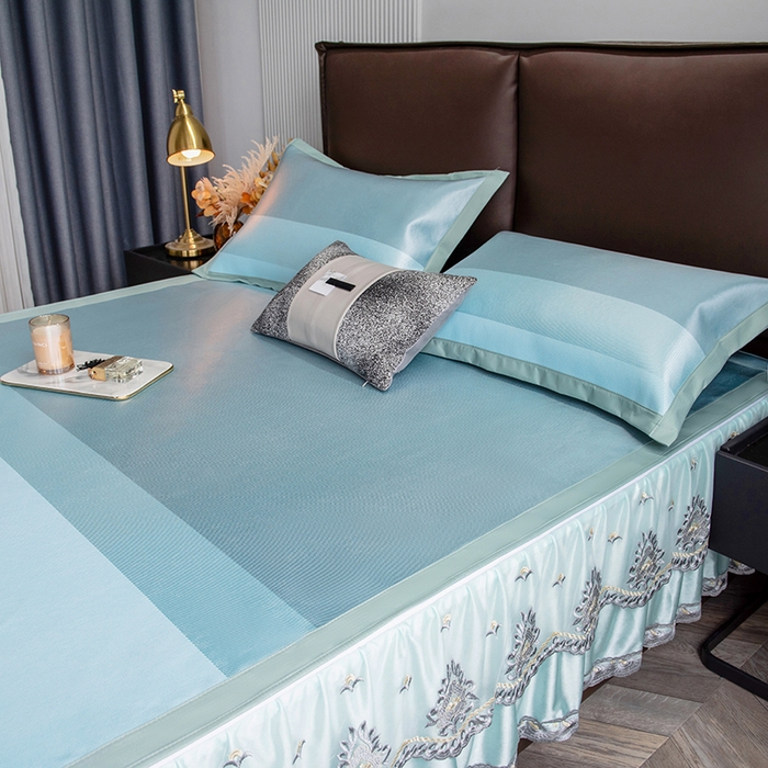 91家纺网 家纺一手货源 找家纺 印季家纺 2026新款清凉舒适拼色加密冰藤床裙款凉席 条纹-蓝绿