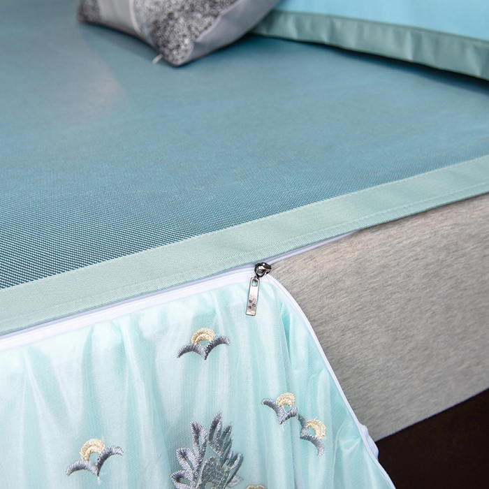 91家纺网 家纺一手货源 找家纺 印季家纺 2026新款清凉舒适拼色加密冰藤床裙款凉席 条纹-蓝绿