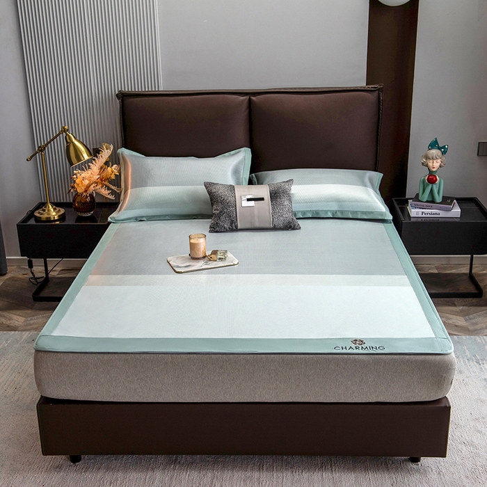 91家纺网 家纺一手货源 找家纺 印季家纺 2026新款清凉舒适拼色加密冰藤床裙款凉席 条纹-浅绿